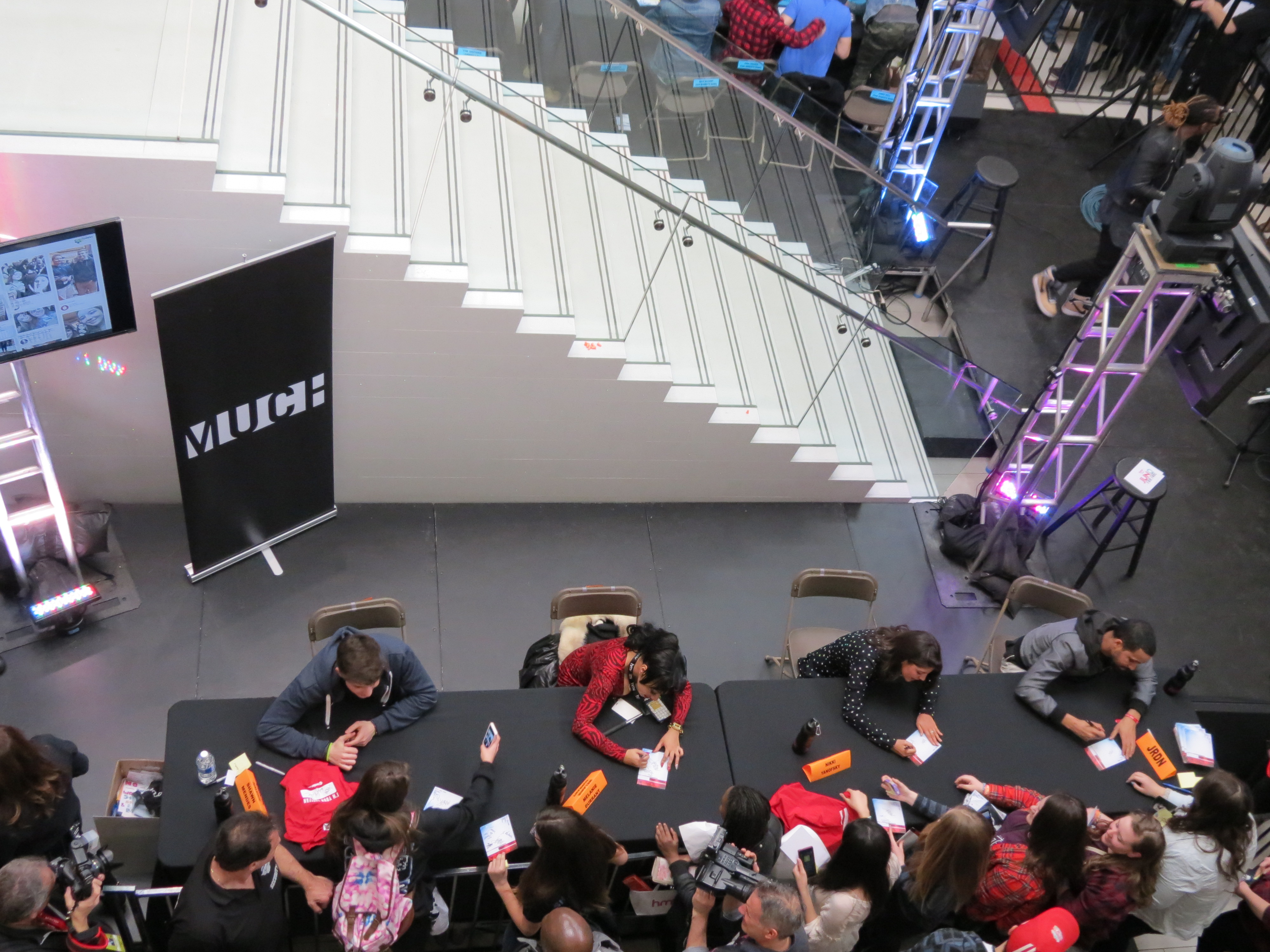 (l-r) Shawn Mendes, Melanie Durrant, Nikki Yanofsky and JRDN meet fans at Hamilton's Limeridge Mall. (my photo)